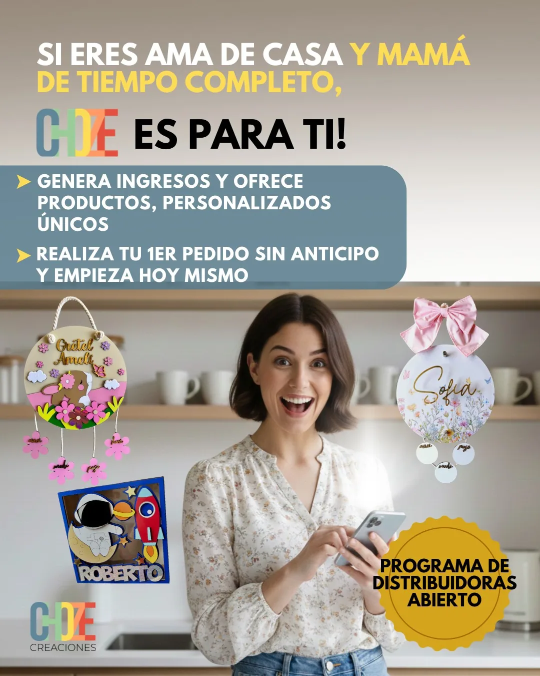Emprendedora mostrando productos decorativos en MDF del catálogo de distribuidoras Choze.